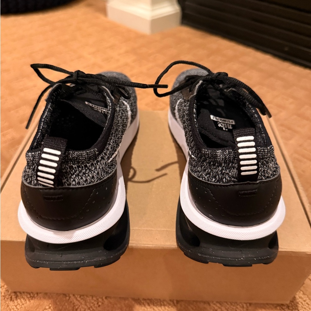Nike Flyknit Racer - Picture 2 of 7